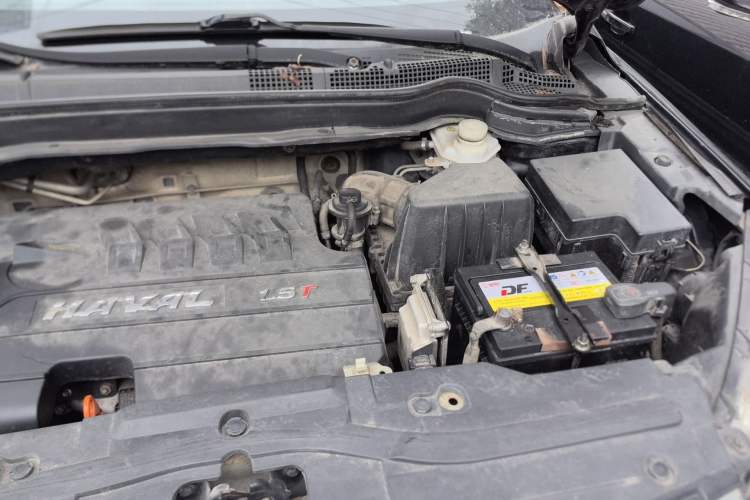 Used Haval H6 2014 Upgraded Model 1.5T Manual Two-Wheel Drive Elite Version Engine Bay Left