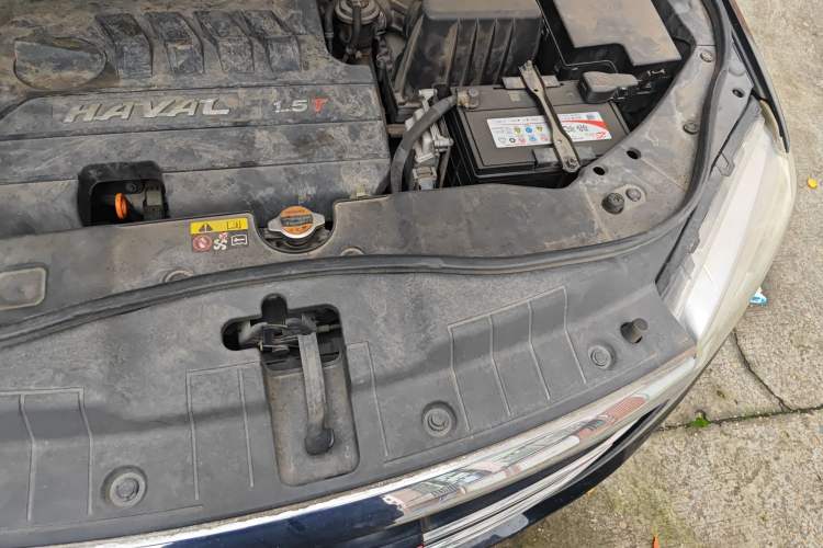 Used Haval H6 2014 Sport Version 1.5T Manual Two-Wheel Drive Elite Edition Engine Bay Left