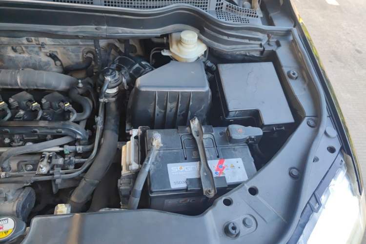 Used Haval H6 2014 Sport Version 1.5T Manual Two-Wheel Drive Elite Edition Engine Bay Left