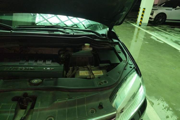 Used Haval H6 2014 Sport Version 1.5T Manual Two-Wheel Drive Elite Edition Engine Bay Left