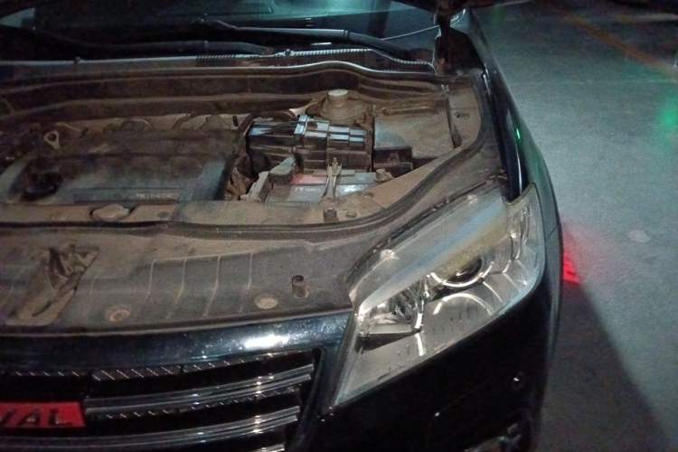 Used Haval H6 2014 Sports Edition 2.4L Automatic Prestige Model Engine Bay Left