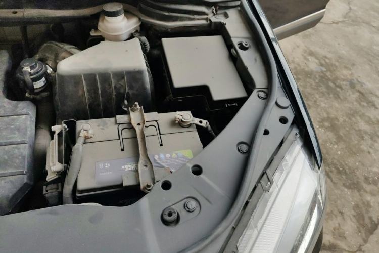 Used Haval H6 2014 Sport Version 1.5T Manual Two-Wheel Drive Elite Edition Engine Bay Left