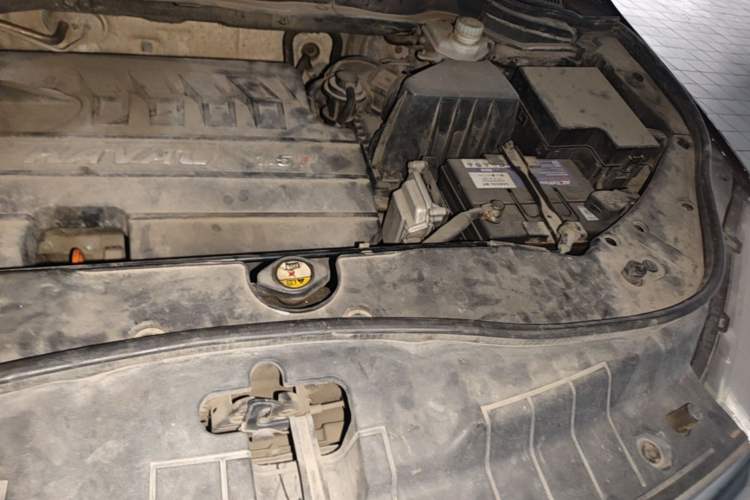 Used Haval H6 2014 Sport Version 1.5T Manual Two-Wheel Drive Elite Edition Engine Bay Left