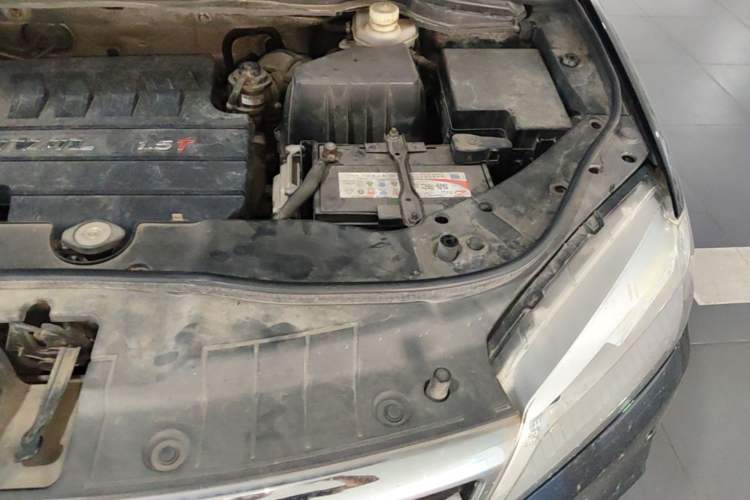 Used Haval H6 2014 Sport Version 1.5T Manual Two-Wheel Drive Elite Edition Engine Bay Left