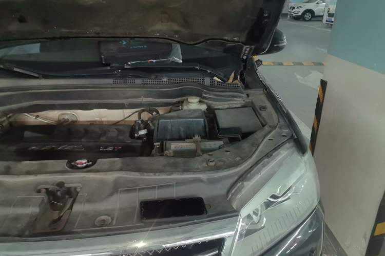Used Haval H6 2014 Sport Version 1.5T Manual Two-Wheel Drive Elite Edition Engine Bay Left