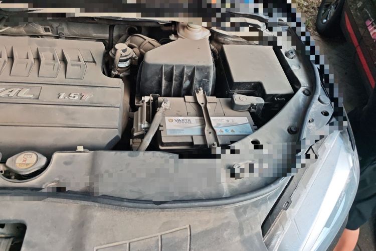 Used Haval H6 2014 Sport Version 1.5T Manual Two-Wheel Drive Elite Edition Engine Bay Left