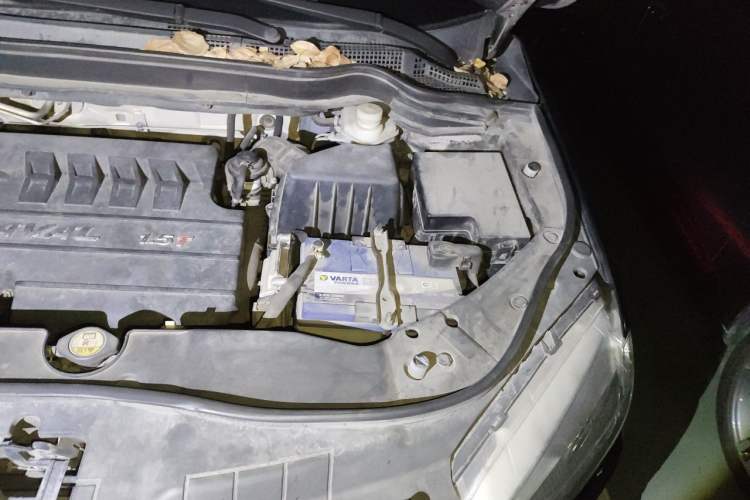 Used Haval H6 2014 Sport Version 1.5T Manual Two-Wheel Drive Elite Edition Engine Bay Left