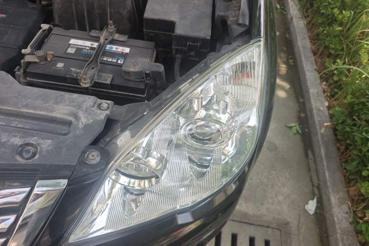 Used Haval H6 2014 Upgraded Model 1.5T Manual Two-Wheel Drive Elite Version Engine Bay Left
