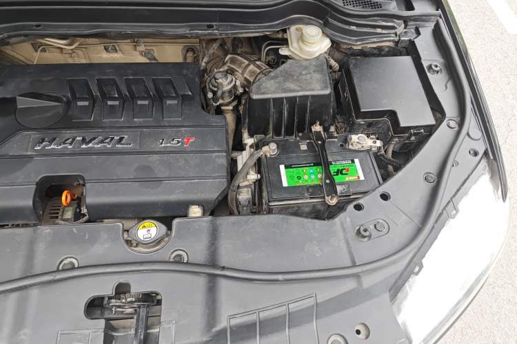 Used Haval H6 2014 Sport Version 1.5T Manual Two-Wheel Drive Elite Edition Engine Bay Left