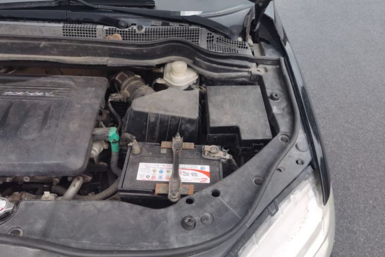 Used Haval H6 2014 Sport Edition 2.0T Diesel Manual Two-Wheel-Drive Elite Model Engine Bay Left