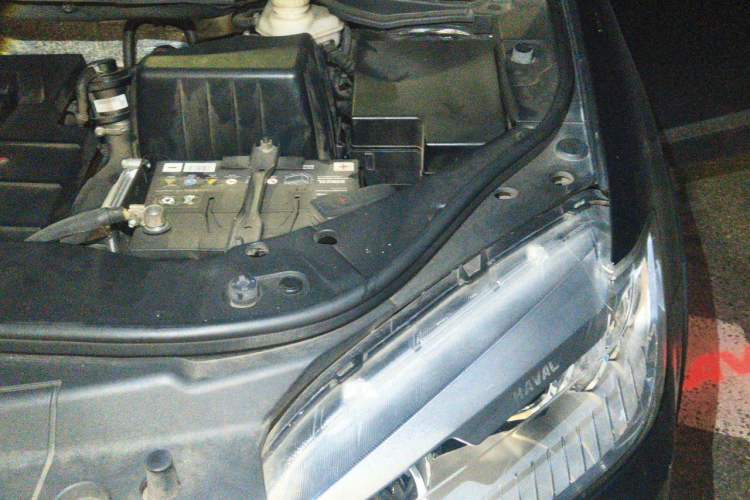 Used Haval H6 2014 Sport Version 1.5T Manual Two-Wheel Drive Elite Edition Engine Bay Left