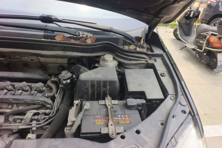 Used Haval H6 2014 Sport Version 1.5T Manual Two-Wheel Drive Elite Edition Engine Bay Left