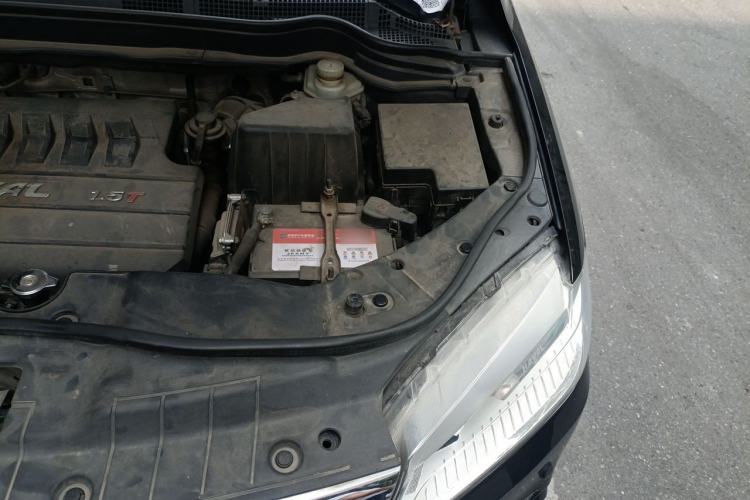 Used Haval H6 2014 Sport Version 1.5T Manual Two-Wheel Drive Elite Edition Engine Bay Left