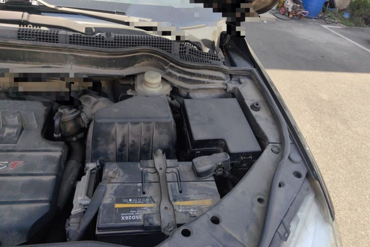 Used Haval H6 2014 Sport Version 1.5T Manual Two-Wheel Drive Elite Edition Engine Bay Left