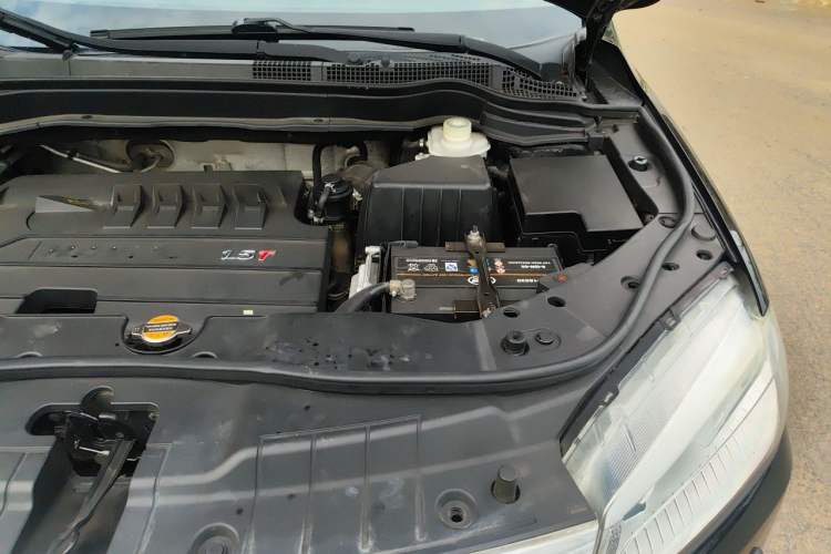 Used Haval H6 2014 Sport Version 1.5T Manual Two-Wheel Drive Elite Edition Engine Bay Left