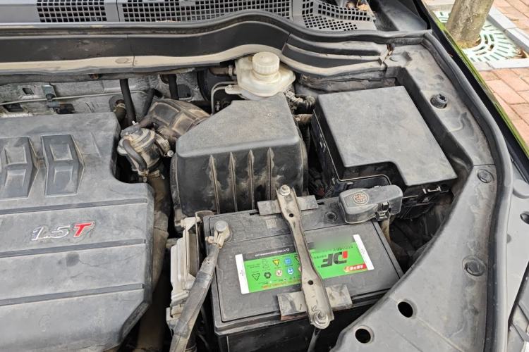 Used Haval H6 2014 Sport Version 1.5T Manual Two-Wheel Drive Elite Edition Engine Bay Left