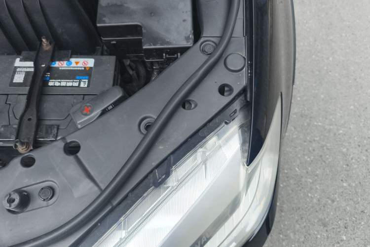 Used Haval H6 2014 Sport Version 1.5T Manual Two-Wheel Drive Elite Edition Engine Bay Left