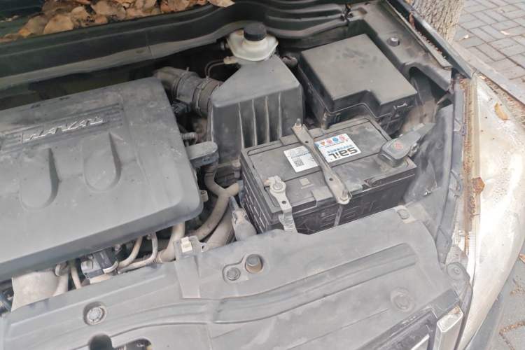 Used Haval H6 2014 Upgraded Model 2.0T Diesel Manual Two-Wheel Drive Urban Version Engine Bay Left