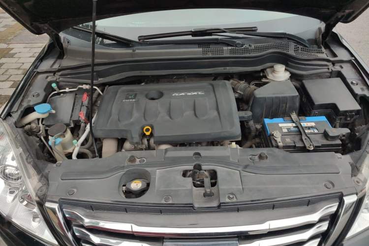 Used Haval H6 2014 Upgraded Model 2.0T Diesel Manual Two-Wheel Drive Elite Version Engine Bay