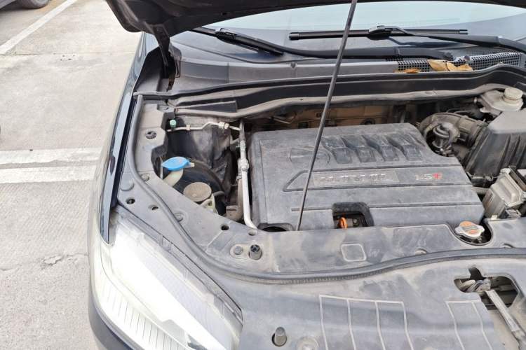 Used Haval H6 2014 Sport Version 1.5T Manual Two-Wheel Drive Elite Edition Engine Bay Right