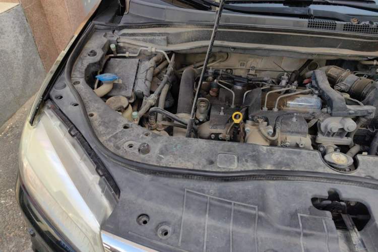 Used Haval H6 2014 Sport Edition 2.0T Diesel Manual Two-Wheel Drive Prestige Model Engine Bay Right