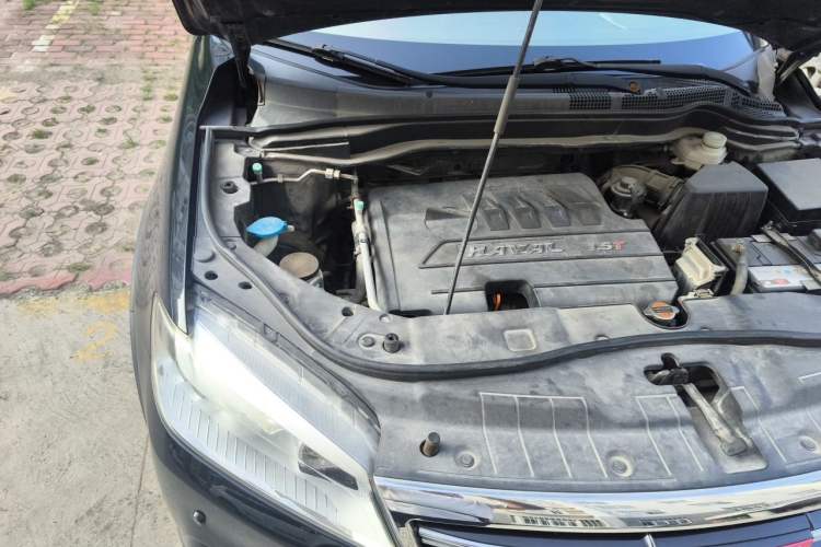 Used Haval H6 2014 Sport Version 1.5T Manual Two-Wheel Drive Elite Edition Engine Bay Right