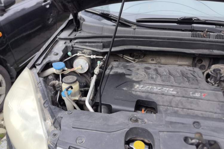 Used Haval H6 2014 Upgraded Model 1.5T Manual Two-Wheel Drive Elite Version Engine Bay Right