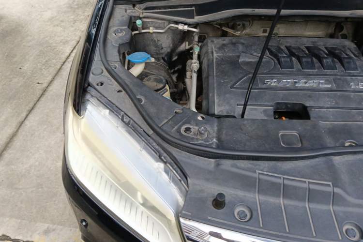 Used Haval H6 2014 Sport Version 1.5T Manual Two-Wheel Drive Elite Edition Engine Bay Right