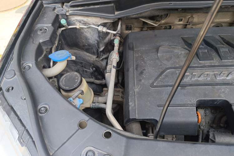 Used Haval H6 2014 Sport Version 1.5T Manual Two-Wheel Drive Elite Edition Engine Bay Right