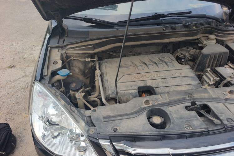 Used Haval H6 2014 Upgraded Model 1.5T Manual Two-Wheel Drive Elite Version Engine Bay Right
