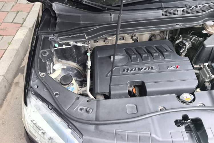 Used Haval H6 2014 Sport Version 1.5T Manual Two-Wheel Drive Elite Edition Engine Bay Right