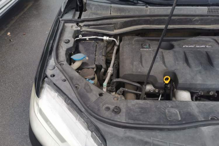 Used Haval H6 2014 Sport Edition 2.0T Diesel Manual Two-Wheel-Drive Elite Model Engine Bay Right