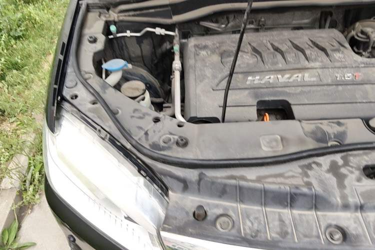 Used Haval H6 2014 Sport Version 1.5T Manual Two-Wheel Drive Elite Edition Engine Bay Right