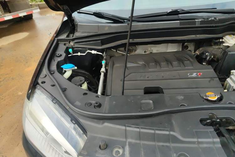 Used Haval H6 2014 Sport Version 1.5T Manual Two-Wheel Drive Elite Edition Engine Bay Right