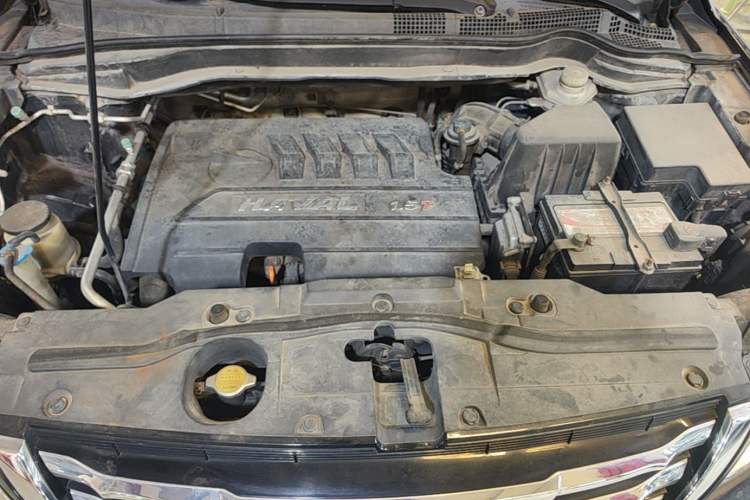 Used Haval H6 2014 Upgraded Model 1.5T Manual Two-Wheel Drive Elite Version Engine Bay