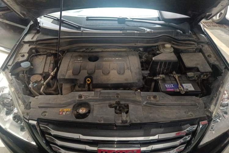 Used Haval H6 2014 Upgraded Model 2.0T Diesel Manual Two-Wheel Drive Urban Version Engine Bay