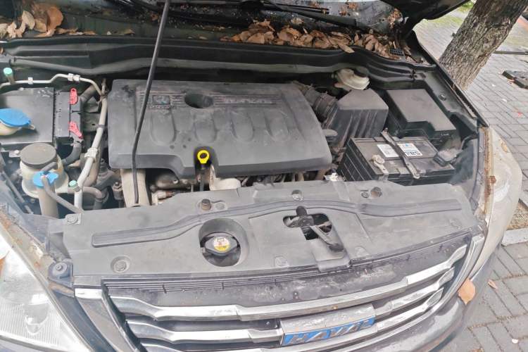 Used Haval H6 2014 Upgraded Model 2.0T Diesel Manual Two-Wheel Drive Urban Version Engine Bay