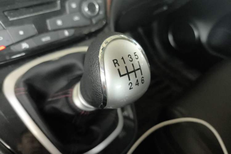 Used Haval H6 2014 Upgraded Model 1.5T Manual Two-Wheel Drive Elite Version Gear Lever