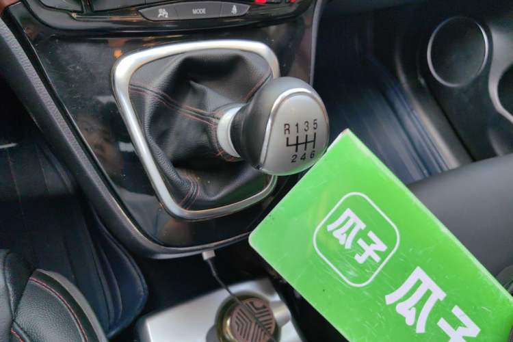 Used Haval H6 2014 Sport Edition 2.0T Diesel Manual Two-Wheel Drive Prestige Model Gear Lever