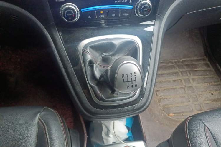 Used Haval H6 2014 Upgraded Model 1.5T Manual 4x4 Elite Version Gear Lever