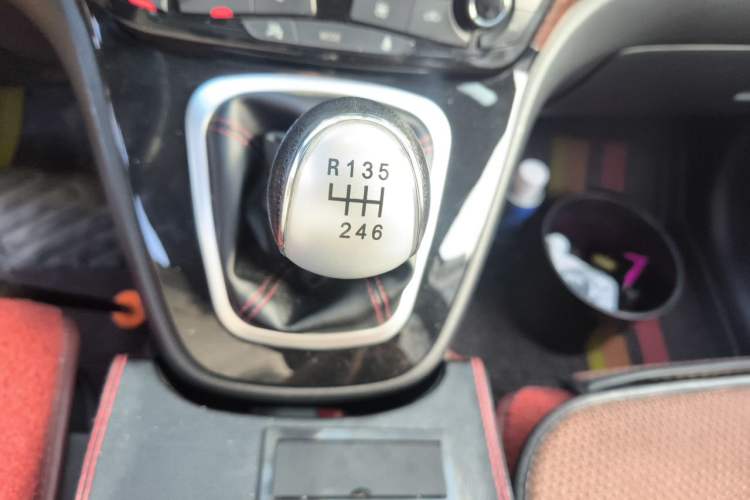 Used Haval H6 2014 Sport Version 1.5T Manual Two-Wheel Drive Elite Edition Gear Lever