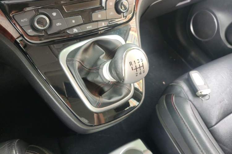 Used Haval H6 2014 Sport Edition 1.5T Manual 4x4 Elite Model Gear Lever