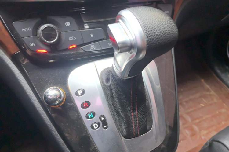 Used Haval H6 2014 Sport Edition 2.4L Automatic Elite Model Gear Lever