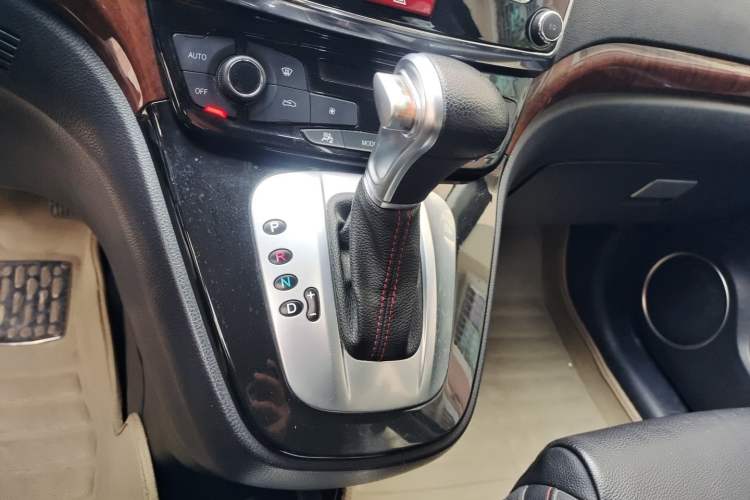 Used Haval H6 2014 Sports Edition 2.4L Automatic Prestige Model Gear Lever