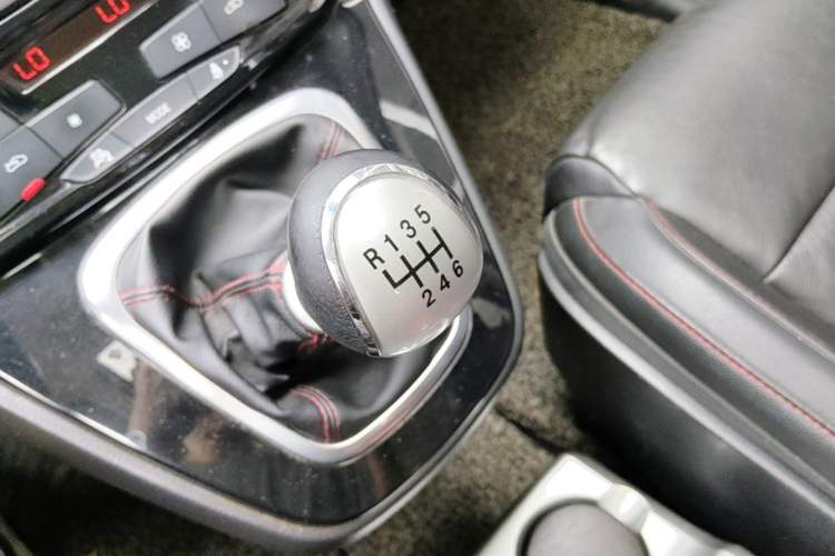 Used Haval H6 2014 Sport Version 1.5T Manual Two-Wheel Drive Elite Edition Gear Lever