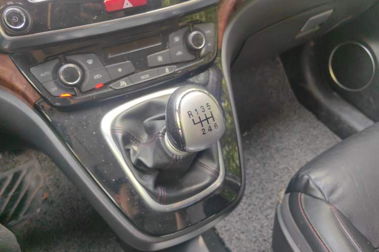 Used Haval H6 2014 Sport Version 1.5T Manual Two-Wheel Drive Elite Edition Gear Lever