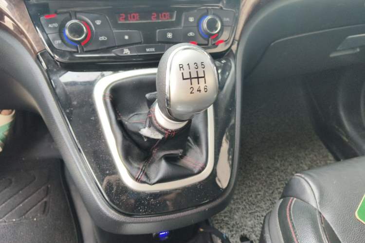 Used Haval H6 2014 Sport Version 1.5T Manual Two-Wheel Drive Elite Edition Gear Lever