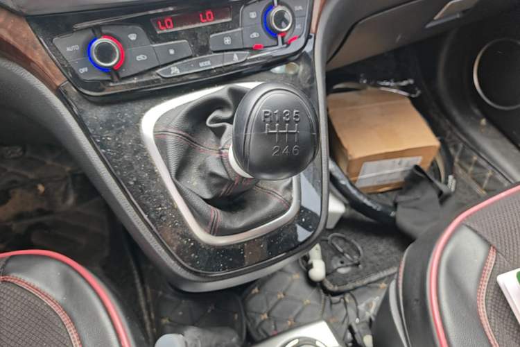 Used Haval H6 2014 Sport Version 1.5T Manual Two-Wheel Drive Elite Edition Gear Lever
