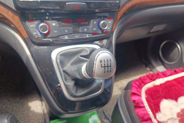 Used Haval H6 2014 Sport Version 1.5T Manual Two-Wheel Drive Elite Edition Gear Lever