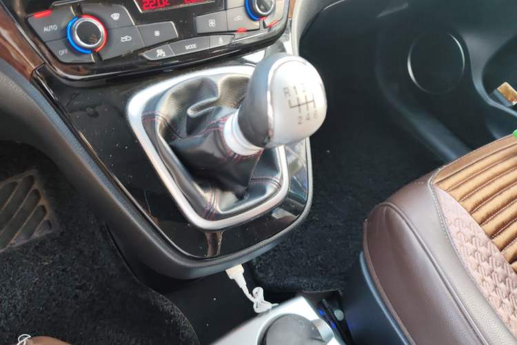 Used Haval H6 2014 Sport Version 1.5T Manual Two-Wheel Drive Elite Edition Gear Lever